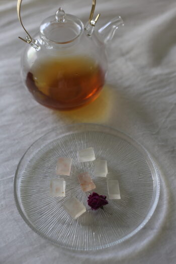 節氣茶旅｜春：バラの琥珀糖と有機紅茶